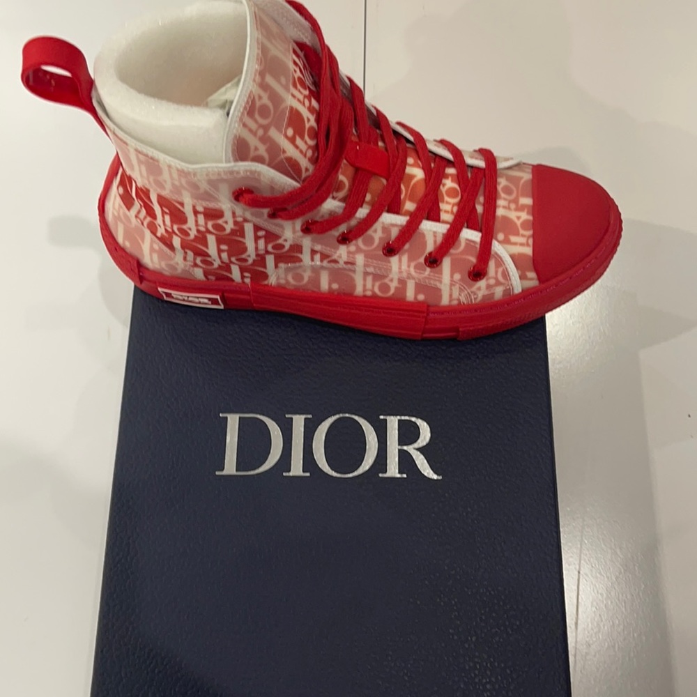 Dior chucks.